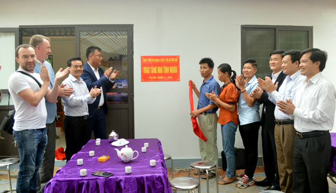 Công ty Tấm lợp Đông Anh trao tặng nhà tình nghĩa tại huyện Yên Bình – tỉnh Yên Bái.